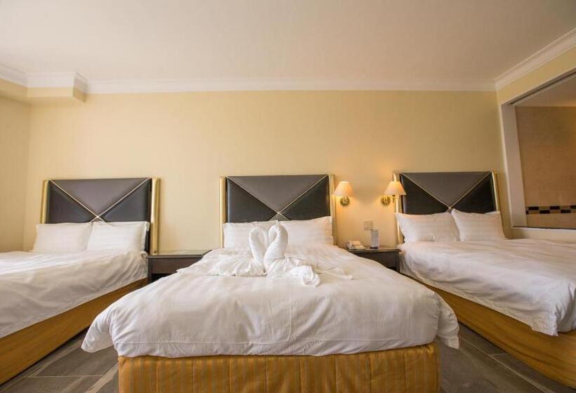 اتاق استاندارد سه تخته با چشم‌انداز, Royal Orchid Hotel Guam