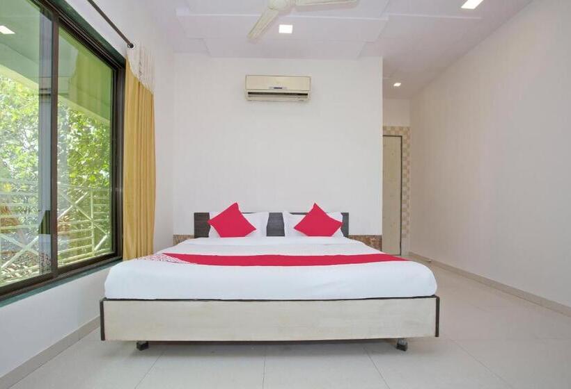 חדר קלאסי לשלושה, O Capital O Sai Icon Residency