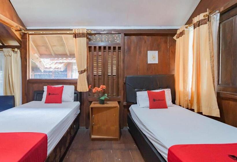 Семейный Номер, Reddoorz Near Kampung Gajah 2