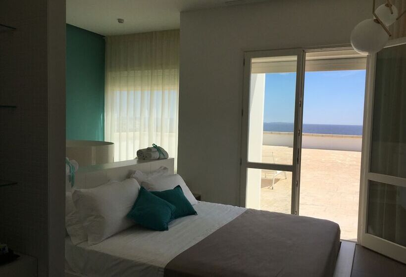 اتاق سه نفره دلوکس با چشم‌انداز دریا, Grand Hotel Riviera   Cdshotels