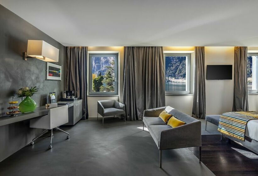 سوییت جونیور با چشم‌انداز دریاچه, Lido Palace   The Leading Hotels Of The World
