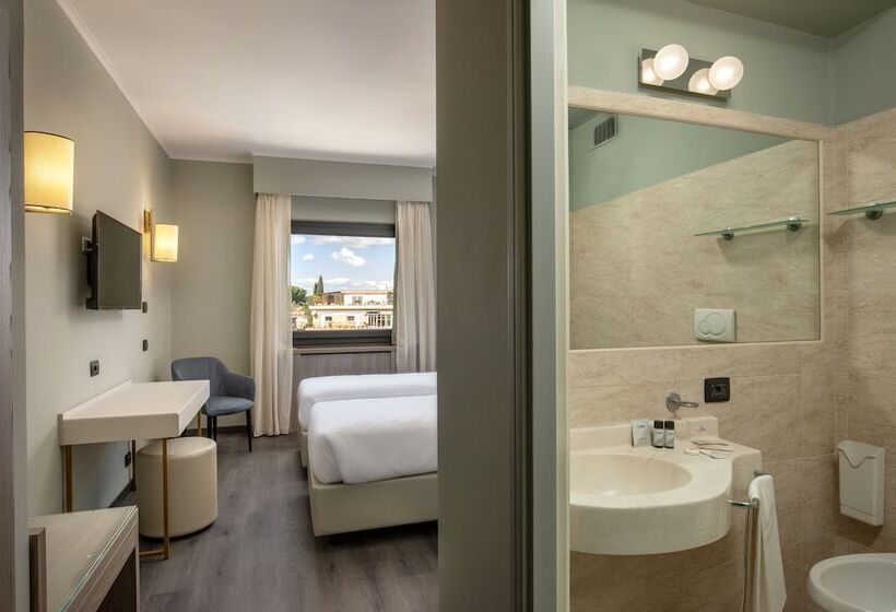 Standard Room, Marc Aurelio