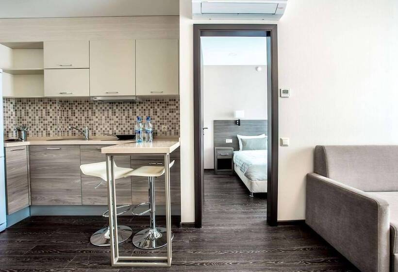 سوییت, Ramada Hotel & Suites By Wyndham Novosibirsk Zhukovka