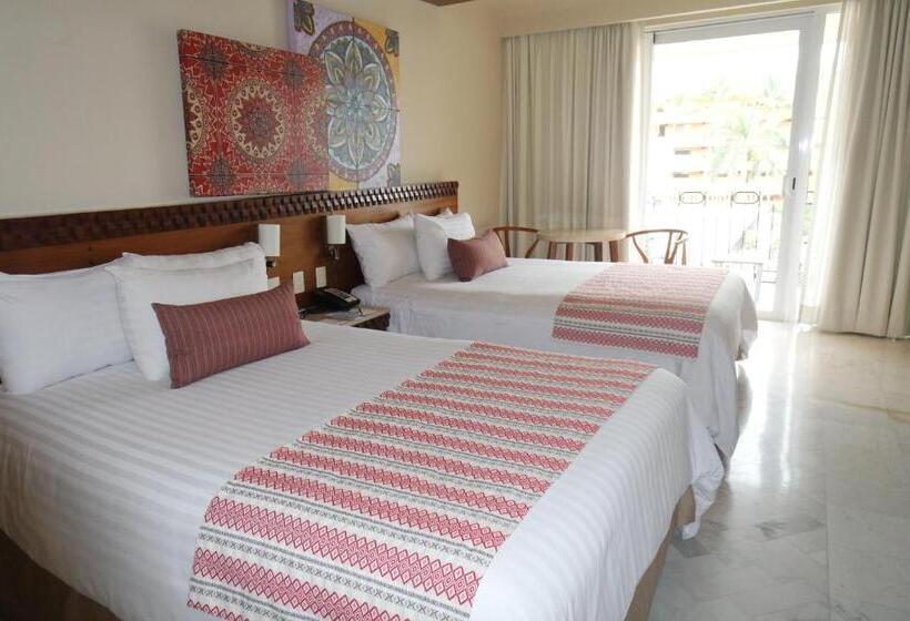 Номер Deluxe Вид на Море Боковой, Sunscape Puerto Vallarta Resort