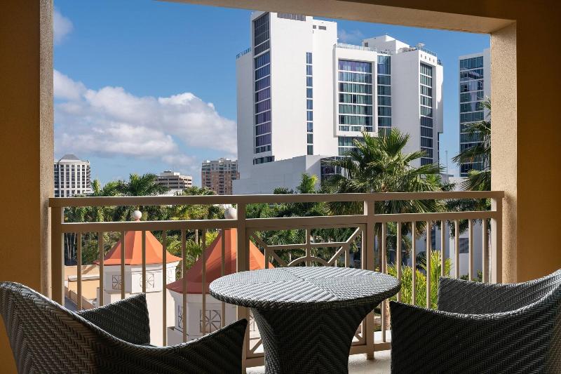 Номер Deluxe Вид на Море Боковой, Sunscape Puerto Vallarta Resort
