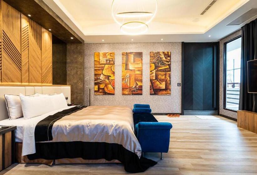 اتاق استاندارد با چشم‌انداز استخر, Aquarius Motel