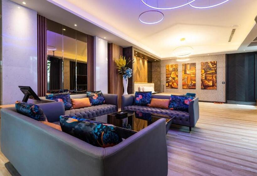 اتاق استاندارد با چشم‌انداز استخر, Aquarius Motel