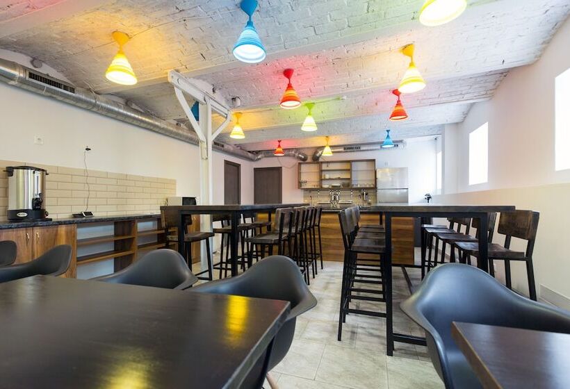 اتاق خانوادگی با سرویس بهداشتی مشترک, Makarov Hostel