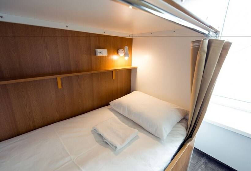 اتاق خانوادگی با سرویس بهداشتی مشترک, Makarov Hostel