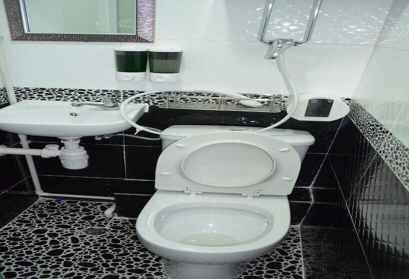 اتاق استاندارد سه نفره, Skystar Hostel