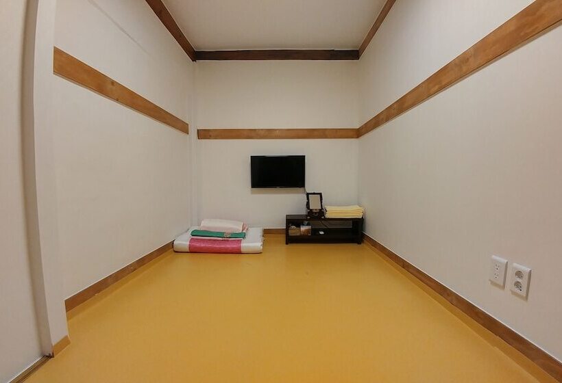 اتاق استاندارد سه نفره, Bukchon Sosunjae Guesthouse