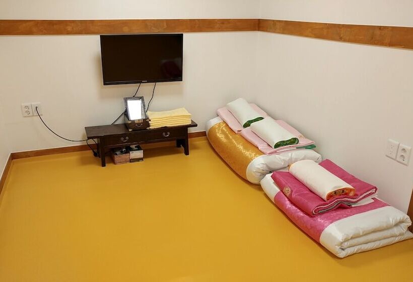 اتاق خانوادگی, Bukchon Sosunjae Guesthouse