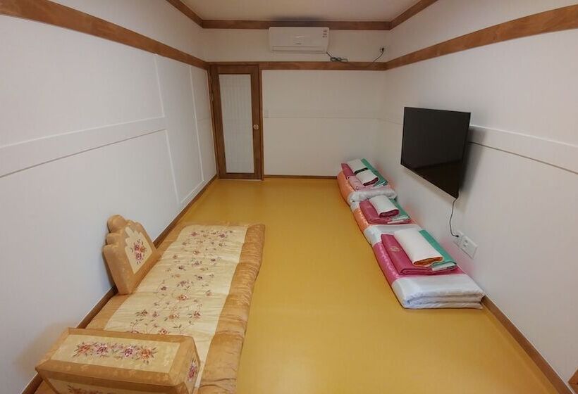 استودیو خانوادگی, Bukchon Sosunjae Guesthouse