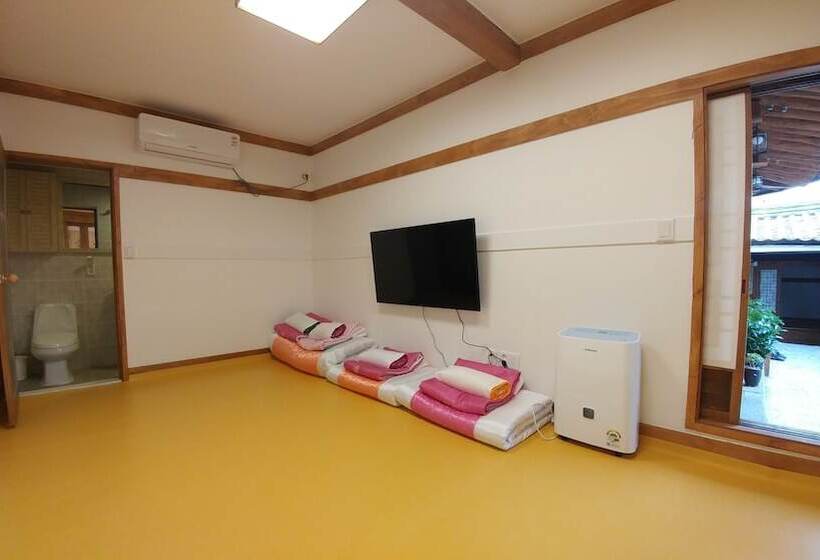 استودیو خانوادگی, Bukchon Sosunjae Guesthouse
