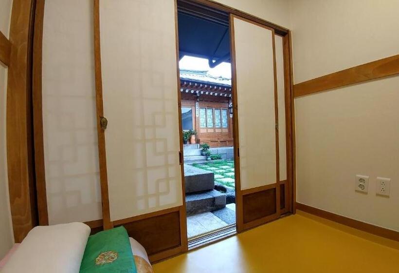 اتاق استاندارد یک نفره, Bukchon Sosunjae Guesthouse