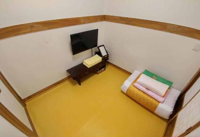 اتاق استاندارد یک نفره, Bukchon Sosunjae Guesthouse