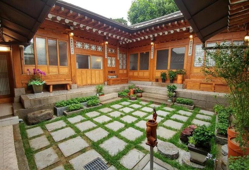اتاق استاندارد یک نفره, Bukchon Sosunjae Guesthouse