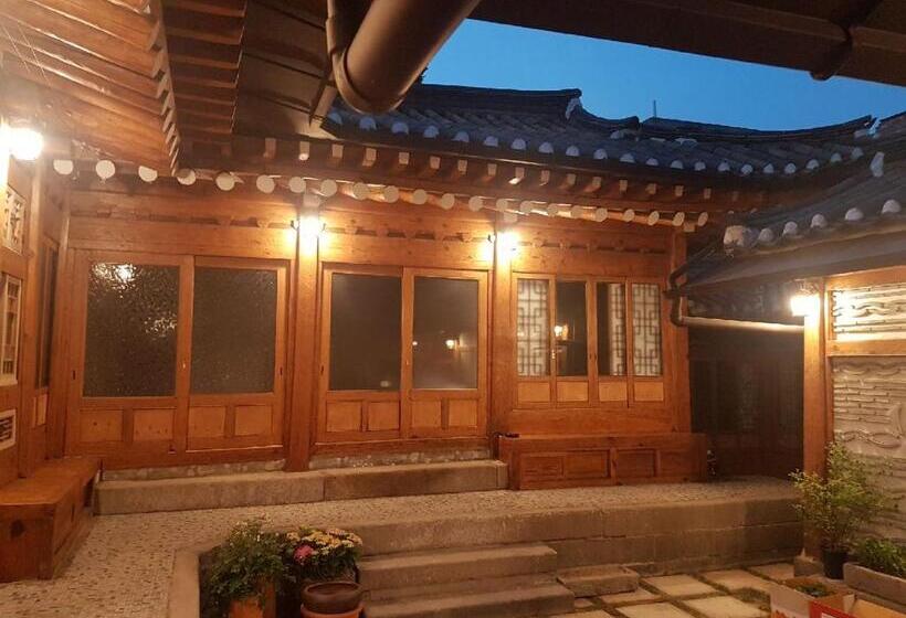 اتاق استاندارد یک نفره, Bukchon Sosunjae Guesthouse