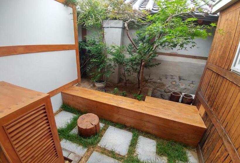 اتاق استاندارد سه نفره, Bukchon Sosunjae Guesthouse
