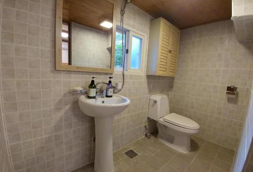 اتاق استاندارد سه نفره, Bukchon Sosunjae Guesthouse