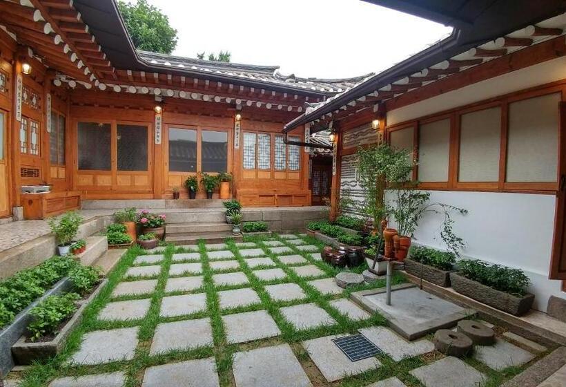 اتاق استاندارد سه نفره, Bukchon Sosunjae Guesthouse