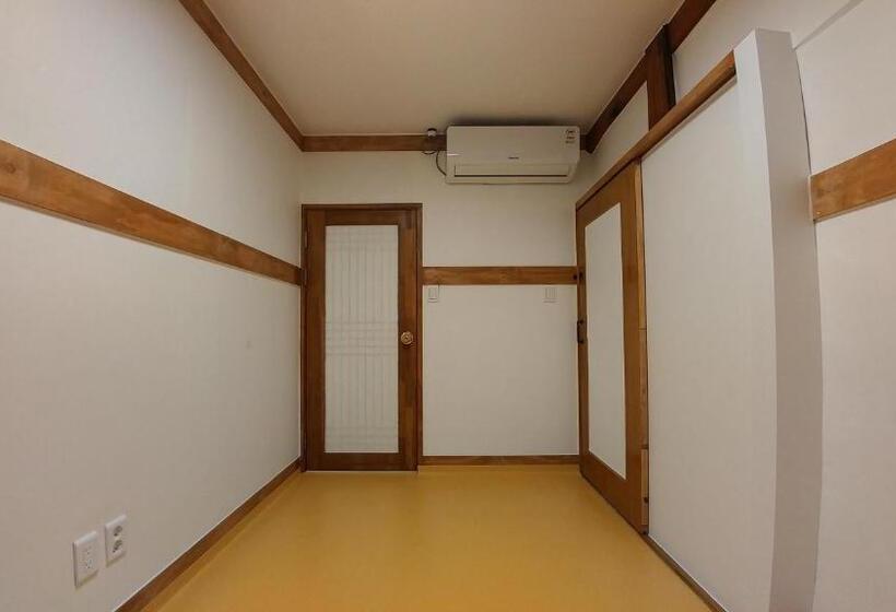 اتاق استاندارد سه نفره, Bukchon Sosunjae Guesthouse
