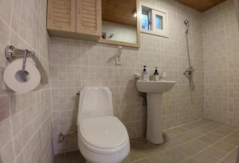 اتاق استاندارد چهار تخته, Bukchon Sosunjae Guesthouse
