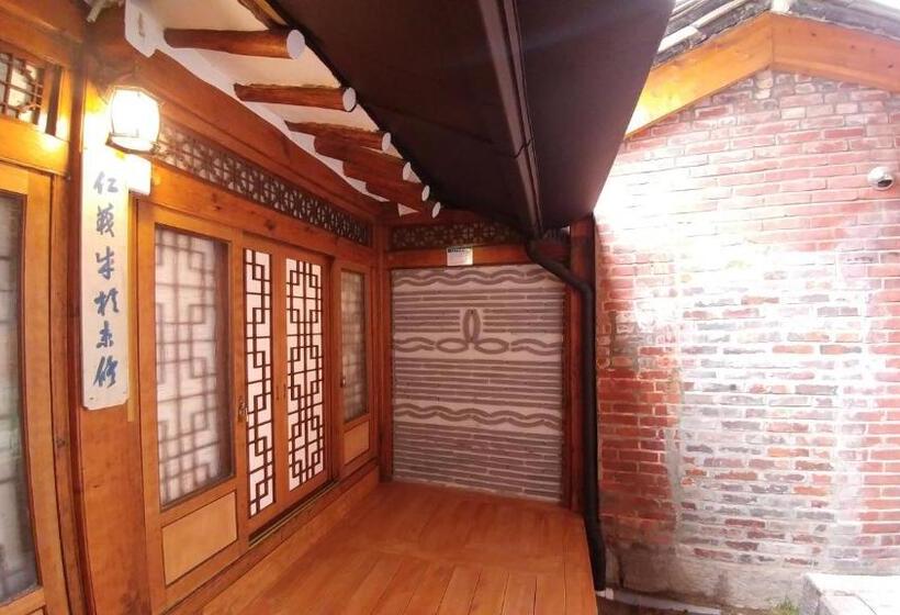 اتاق استاندارد چهار تخته, Bukchon Sosunjae Guesthouse