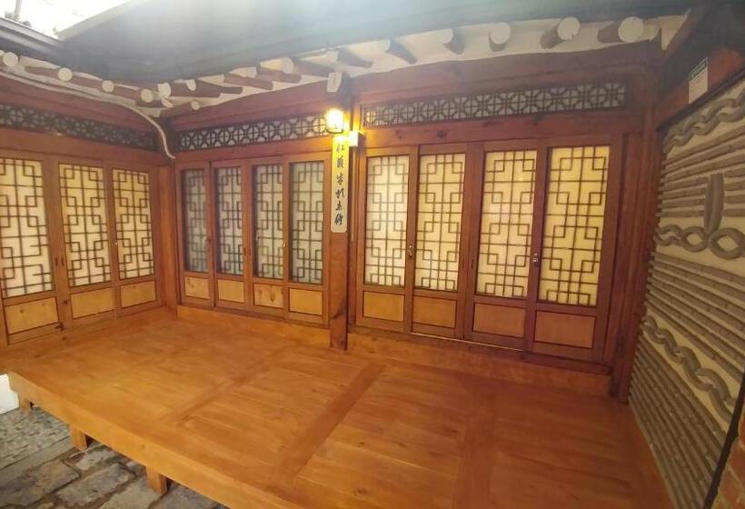 اتاق استاندارد چهار تخته, Bukchon Sosunjae Guesthouse