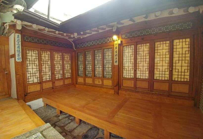 اتاق استاندارد چهار تخته, Bukchon Sosunjae Guesthouse
