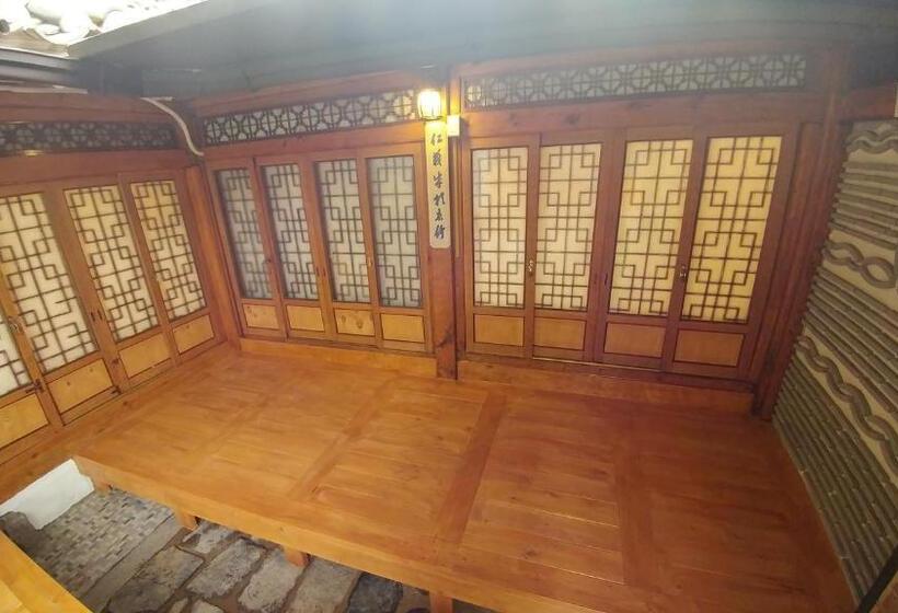 اتاق استاندارد چهار تخته, Bukchon Sosunjae Guesthouse