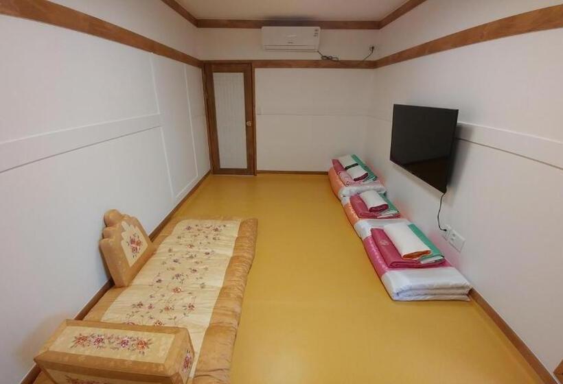 استودیو خانوادگی, Bukchon Sosunjae Guesthouse