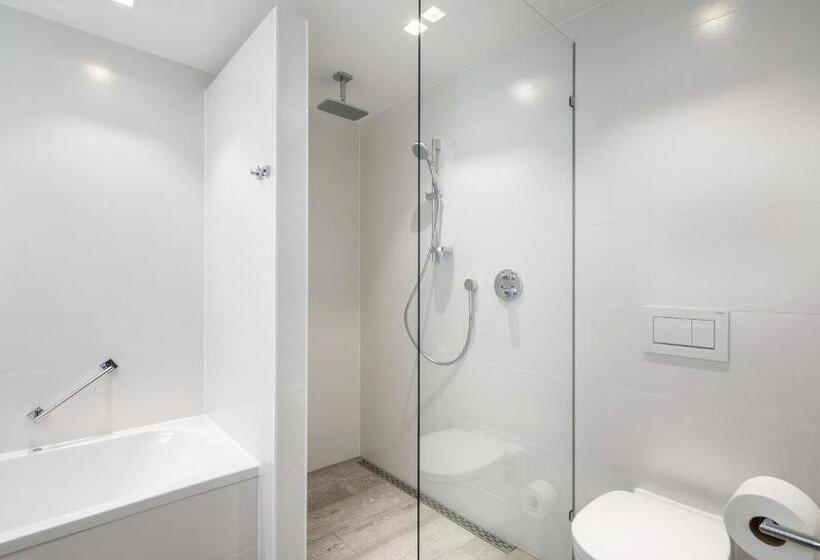 标准间带漩涡浴缸, Van Der Valk Hotel Vianen   Utrecht