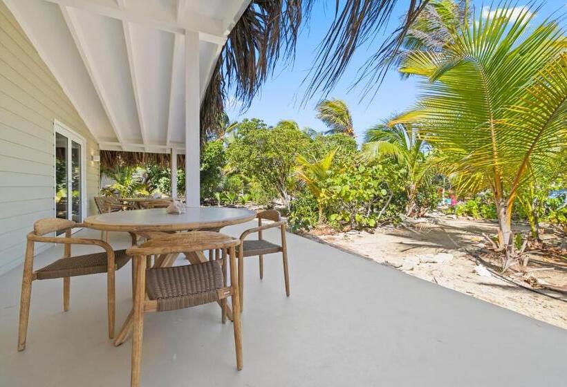 اتاق خانوادگی با چشم‌انداز دریا, Sorobon Luxury Beach Resort