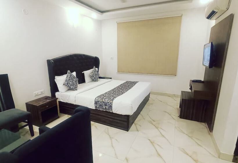 Quarto Deluxe, Mayda Prime Near Delhi Airport
