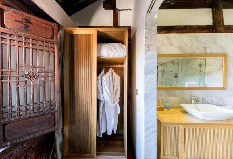 سوئیت با وان آب گرم, Dali Old Courtyard Boutique Inn