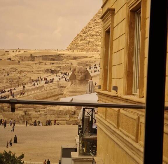 اتاق لوکس با چشم‌انداز, Hayat Pyramids View
