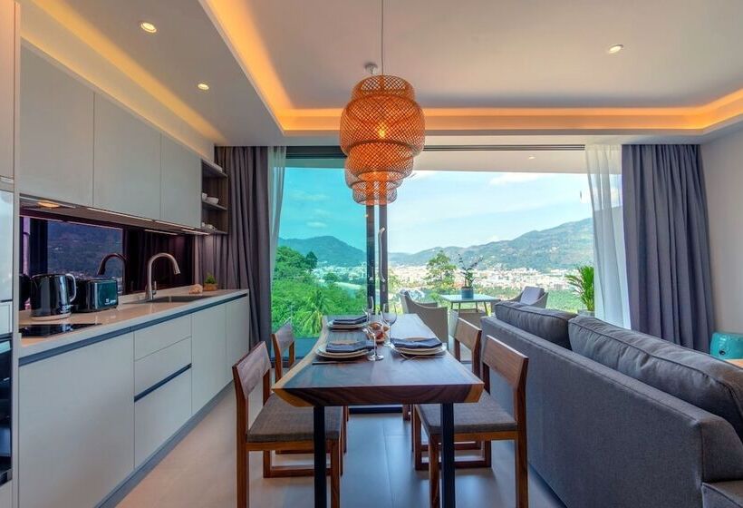 سوییت سوپریور با چشم‌انداز دریا, Patong Heights