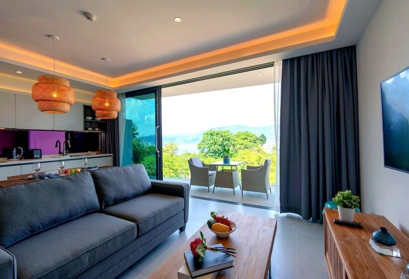 سوییت سوپریور با چشم‌انداز دریا, Patong Heights