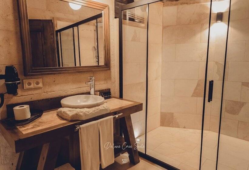 سوییت لوکس, Nino Cave Suites
