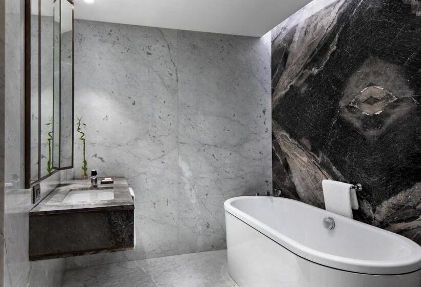 اتاق استاندارد با بالکن و چشم‌انداز دریا, Reges, A Luxury Collection Resort & Spa, Cesme