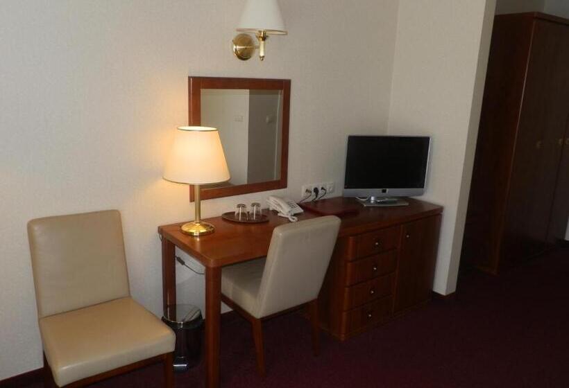 اتاق راحتی سه تخته, Willa Alexander Resort & Spa   Caloroczny Kryty Basen