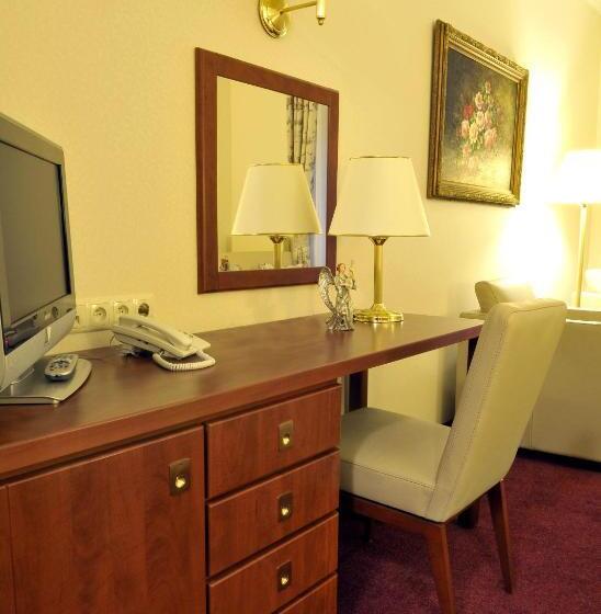 اتاق راحتی سه تخته, Willa Alexander Resort & Spa   Caloroczny Kryty Basen