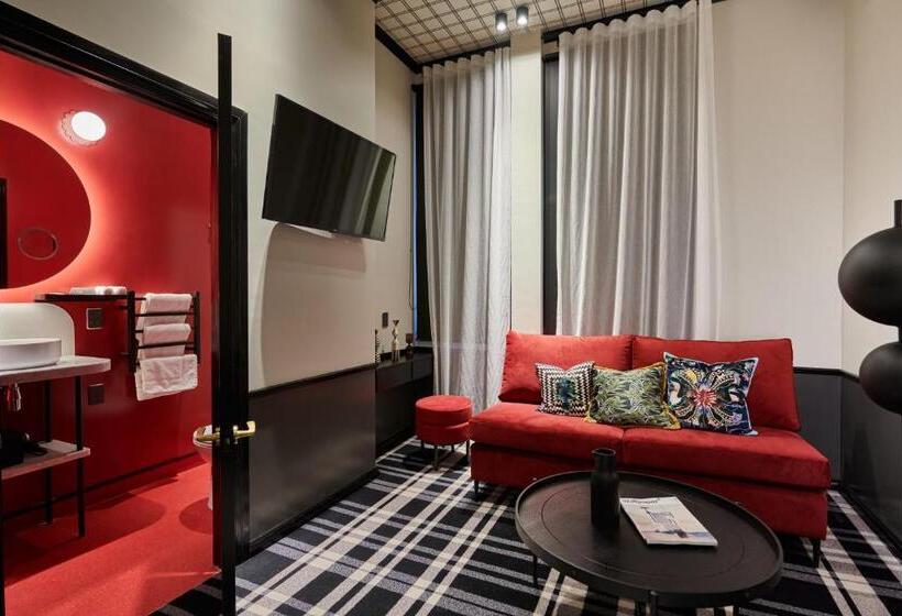 سوییت جونیور, Naumi Studio  Wellington