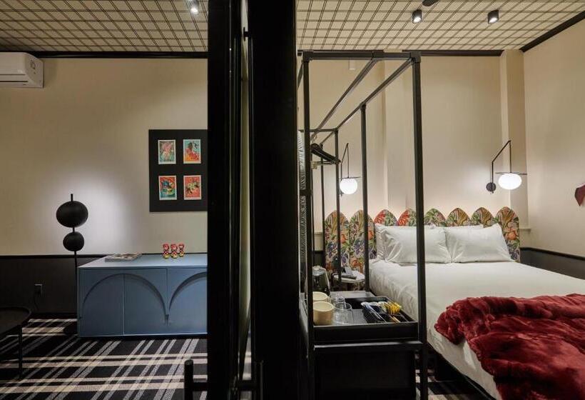 سوییت جونیور, Naumi Studio  Wellington