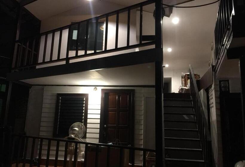 Четырехместный Номер Стандарт, Coco S Guesthouse