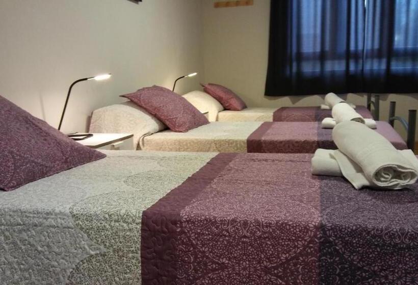 Четырехместный номер эконом класса с общей ванной комнатой, Alma Del Camino   Rooms & Albergue   Hostel
