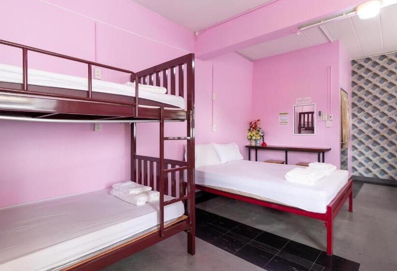 디럭스 룸 킹사이즈 침대, Hatyai Dee Hostel