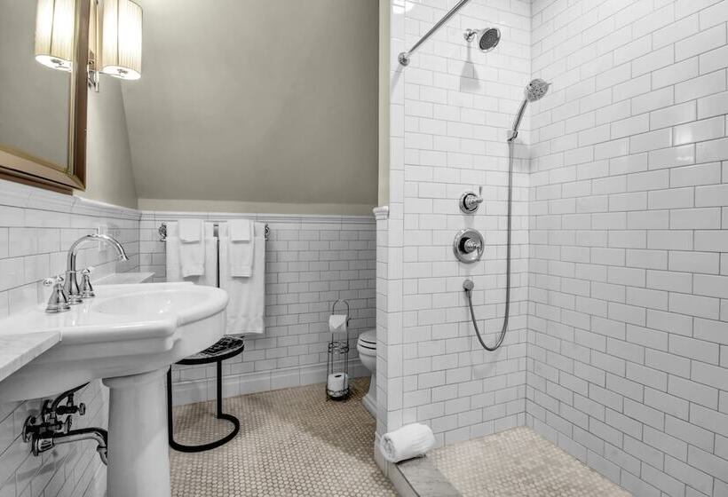 Номер Стандарт, Innbuffalo Off Elmwood
