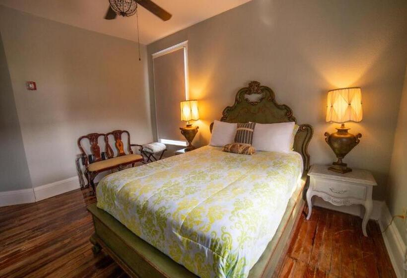 スーペリアールーム, Oakpak Inns   Enjoy All Inclusive Snack Beverages Wine & Beer During The Stay